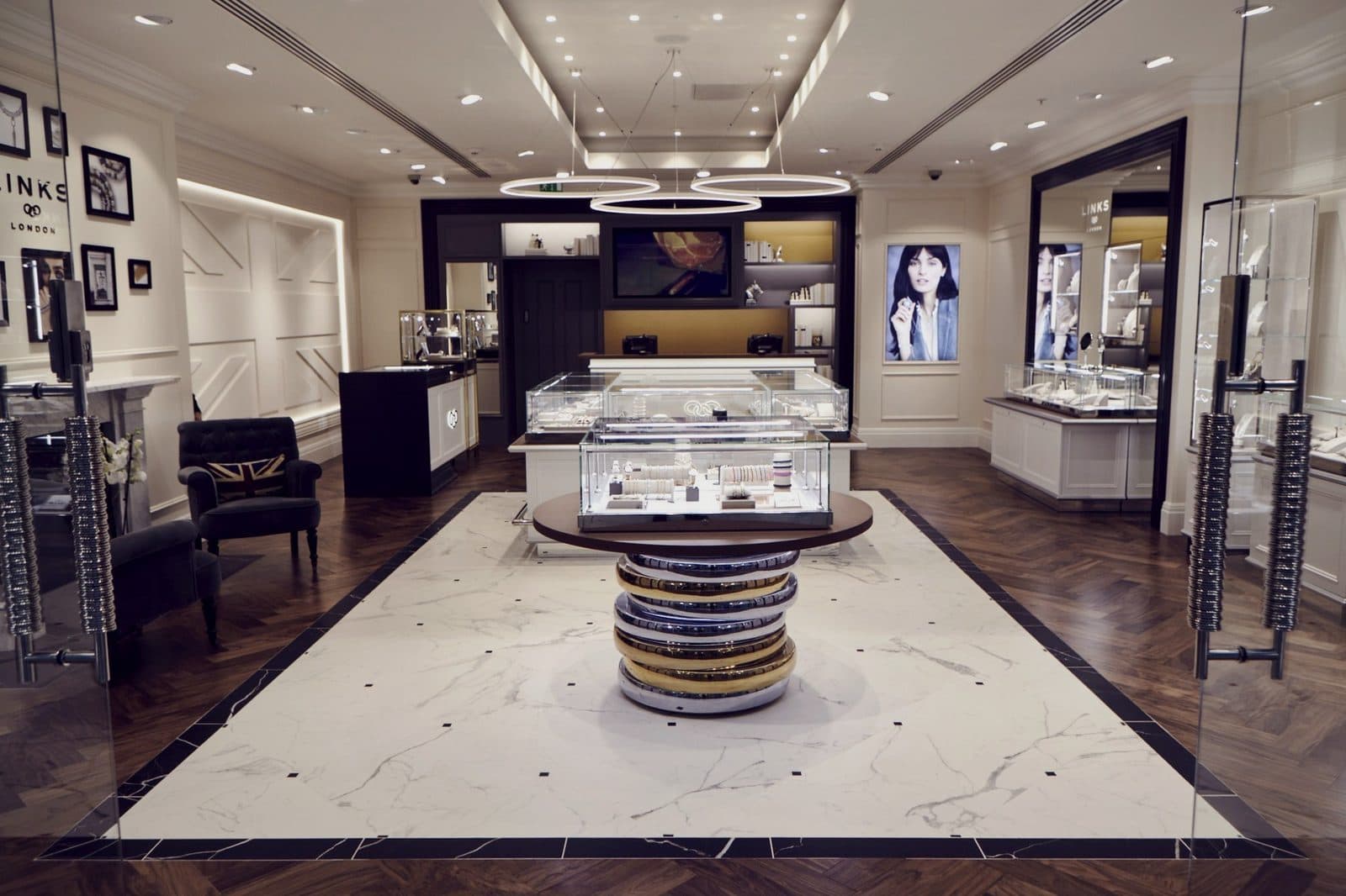 The realised Links of London flagship interior at Westfield London.